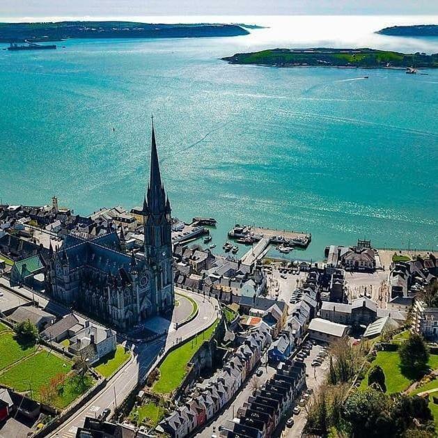 Townhouse In Centre Of Cobh Apartment Luaran gambar